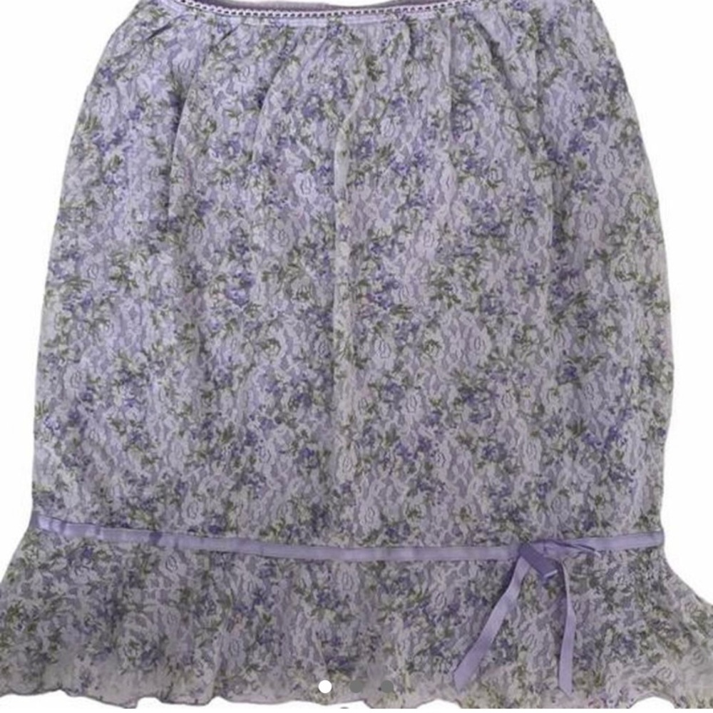 Floral lace midi skirt size small. In perfect condition, no flaws.